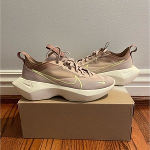Nike Vista Lite Sneakers - Like New